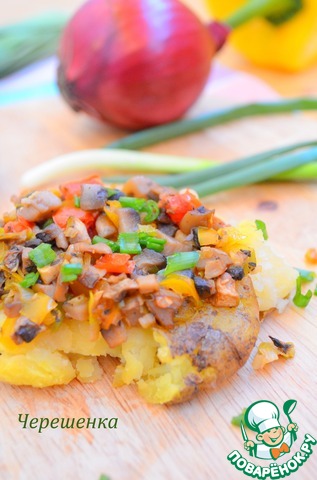 Potato wedges with mushrooms and vegetables