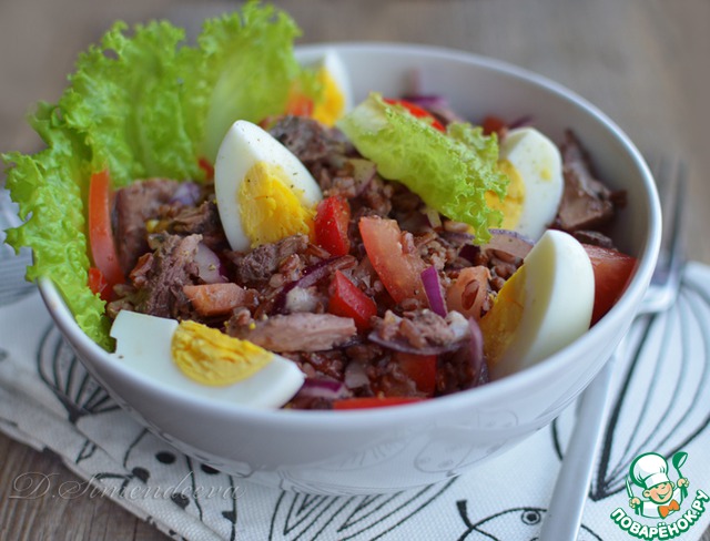 Salad with tuna and red rice