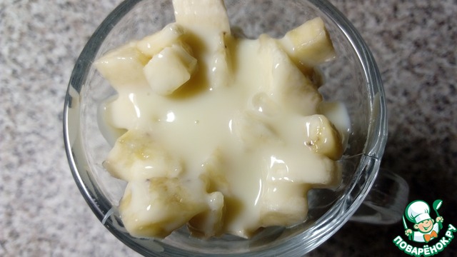 Cheese and fruit appetizer to wine
