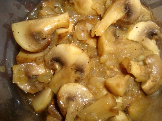 Mushrooms in lemon and brandy marinade