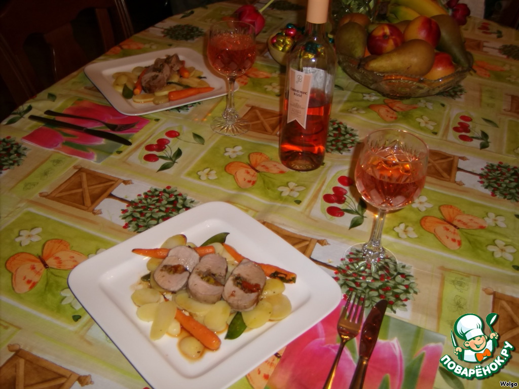 Rolls of pork with apricots and pistachios