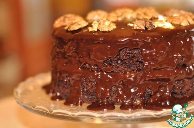 Chocolate cake with caramel layer