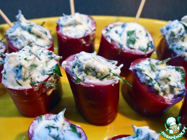 Канапе с брынзой, чесноком и острым перцем