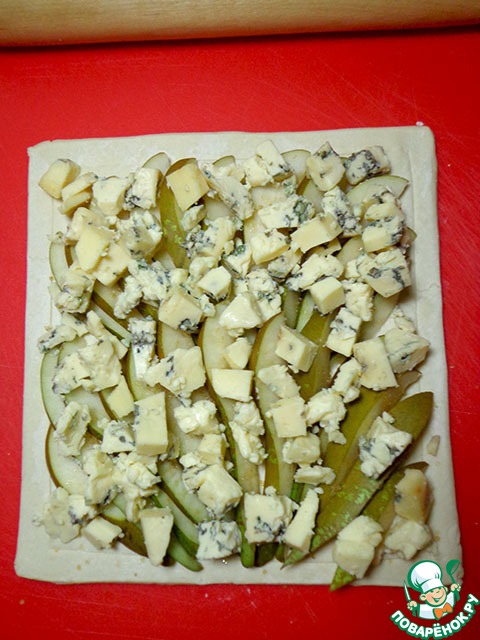 Пирог с грушами и сыром