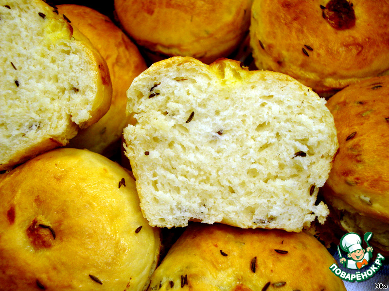 Buns with caraway seeds