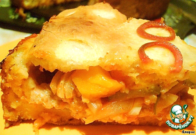 Пирог с мясом, тыквой и маринованными огурцами