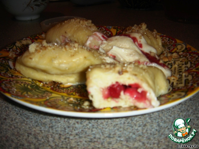 Sweet cakes on a pair