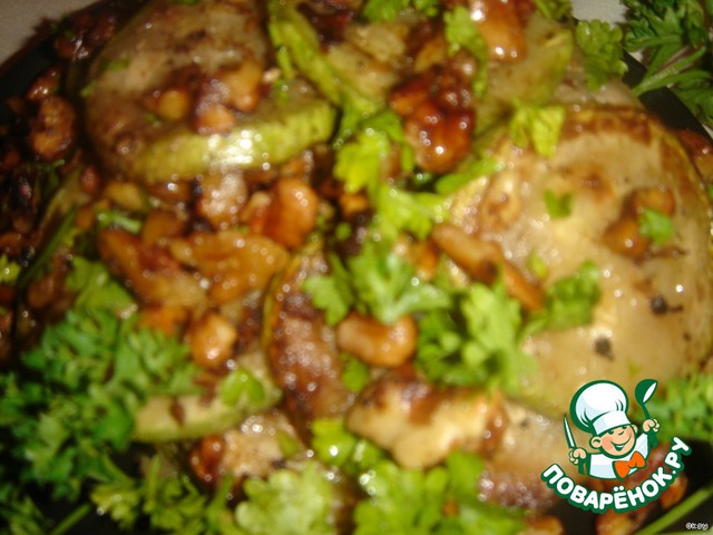 Zucchini with nuts
