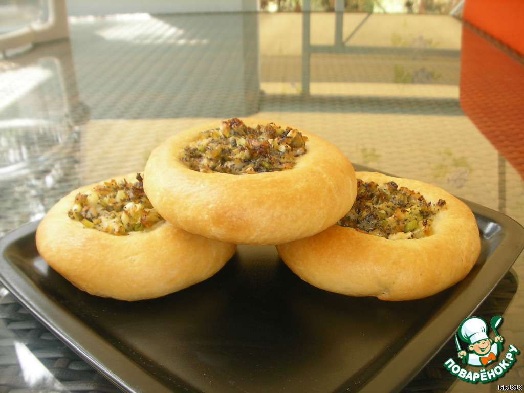 Tortillas with onions and poppy seeds