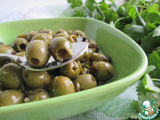 Warm marinated olives with chilli