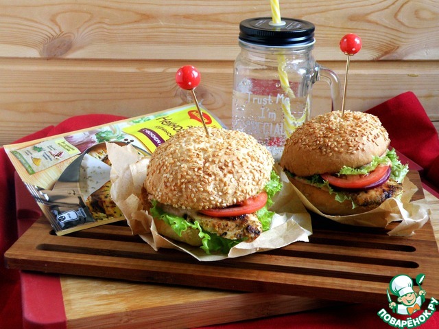 Chicken Burger with a sauce of tuna
