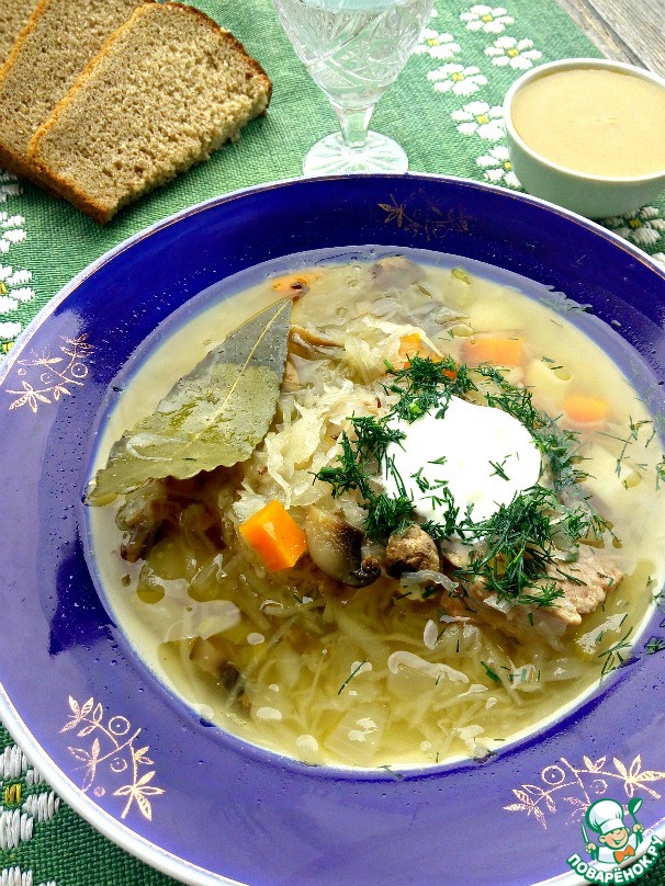 Soup with sauerkraut and mushrooms