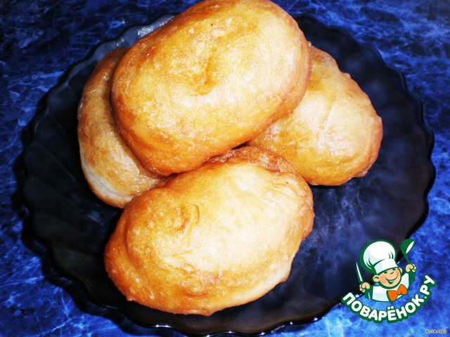 Pies with potatoes deep fried