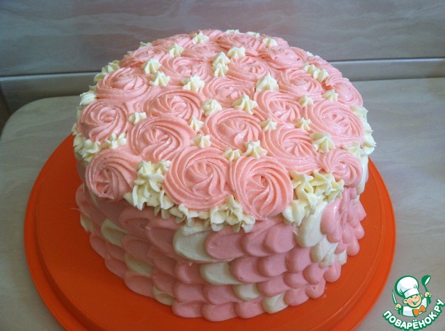 Cake with strawberry filling