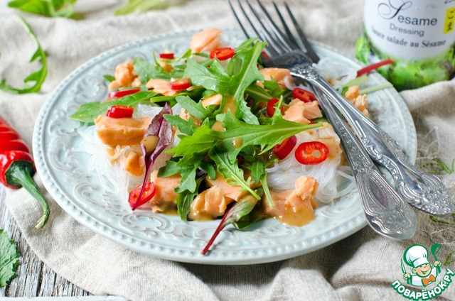 Salad with rice noodles, salmon and salad