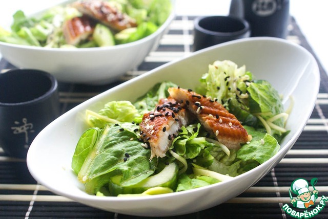 Green salad with eel