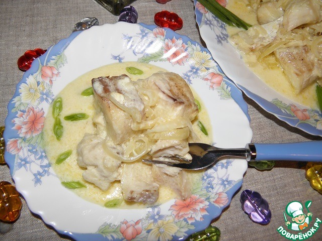 Fish in cheese-milk sauce