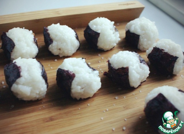 Онигири с форелью