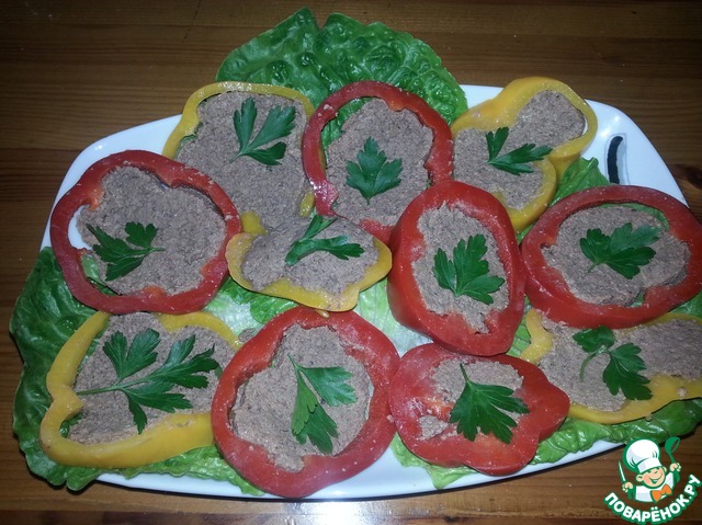 Pepper stuffed with liver and mushrooms