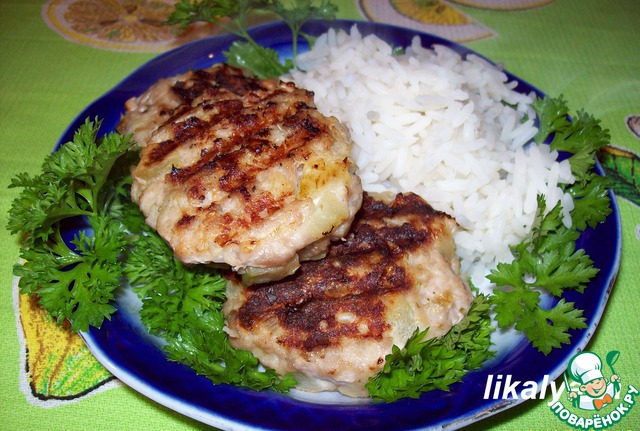 Meatballs grilled with zucchini and cheese inside