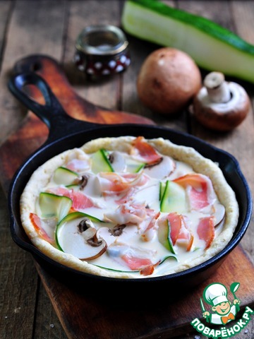 Quiche with bacon, zucchini and mushrooms