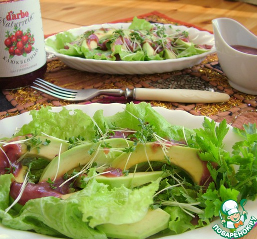 Авокадо под пикантным клюквенным соусом