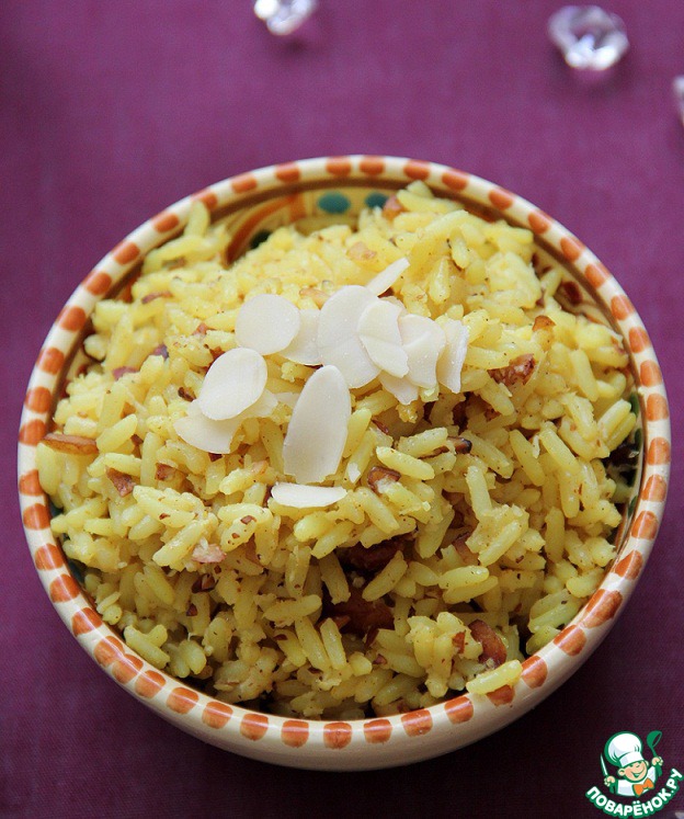 Rice Indian-style with lemon and almonds