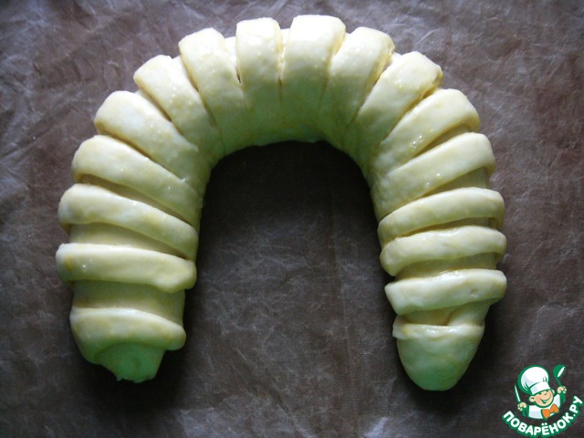 Roll-horseshoe stuffed