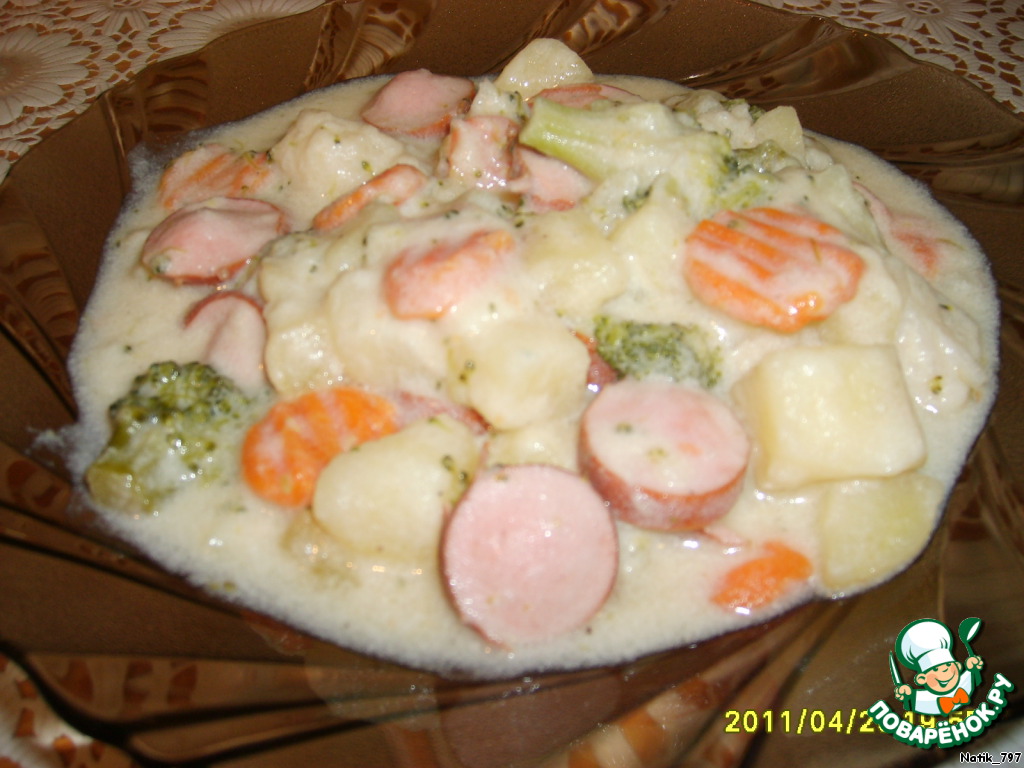 Potatoes, stewed in cream with vegetables