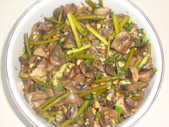 Mushrooms with pine nuts