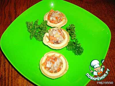 Рыбный салат в мини тарталетках
