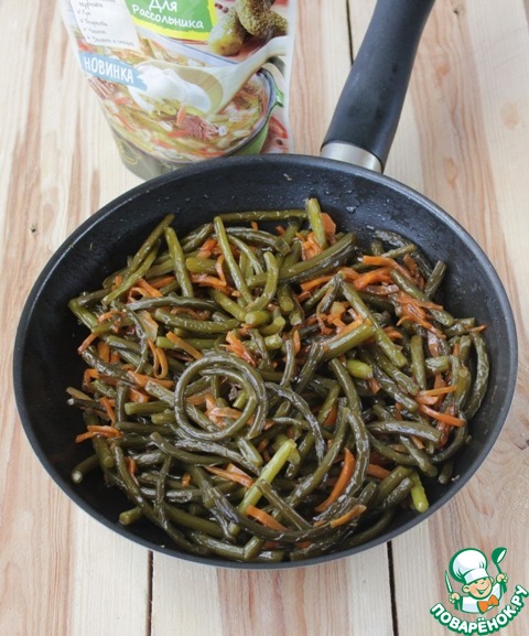 Молодые чесночные стрелки с рассольной приправой