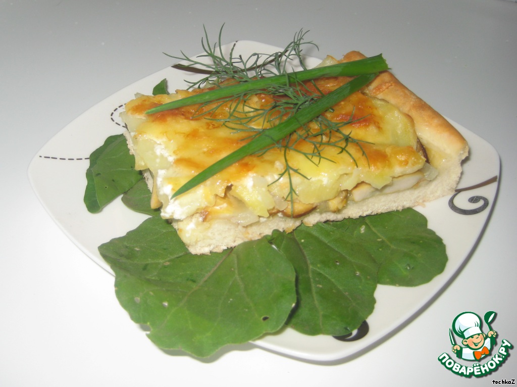 Pie with mushrooms and potatoes