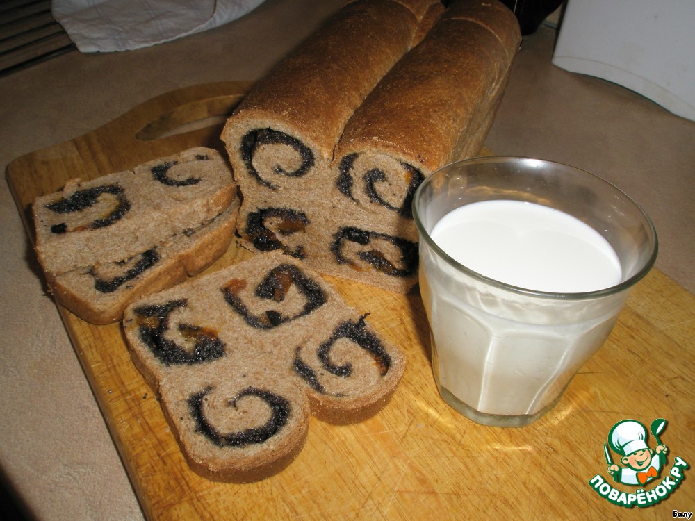 Sweet bread-flourish with poppy seeds and dried fruits