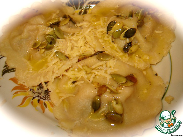 Ravioli with pumpkin and mushrooms