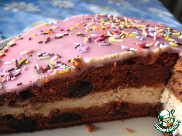 Chocolate cake with prunes
