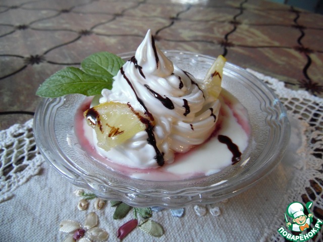 Lemon-strawberry mousse with Italian meringue