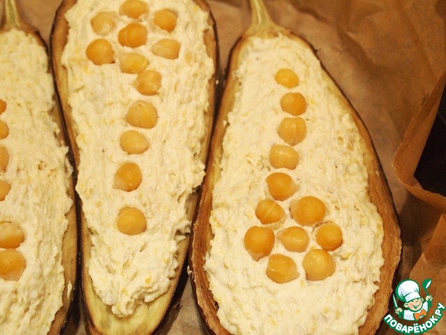 Баклажаны запеченные с творогом и нутом