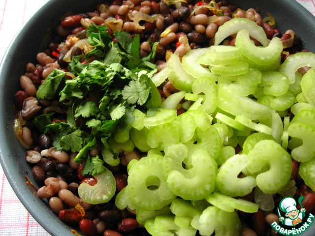 Spicy bean salad