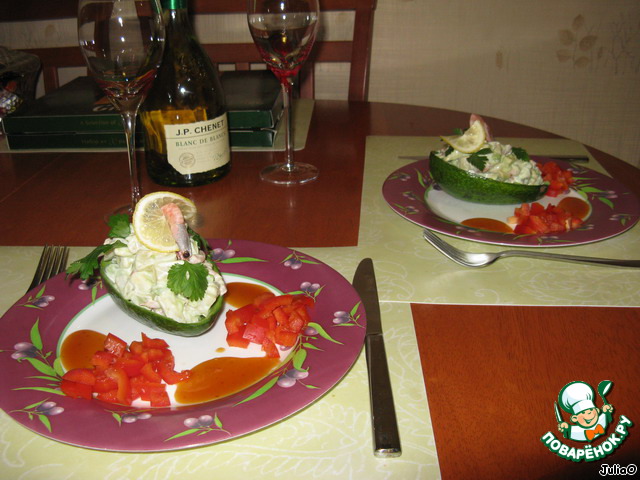 Avocado salad with shrimp