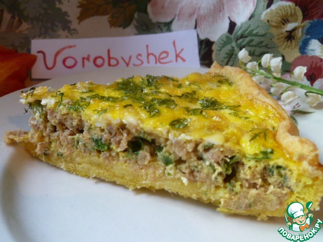 Meat pie with spinach and egg filling