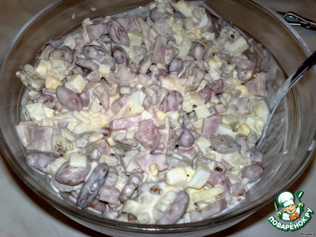 Salad with beans and ham