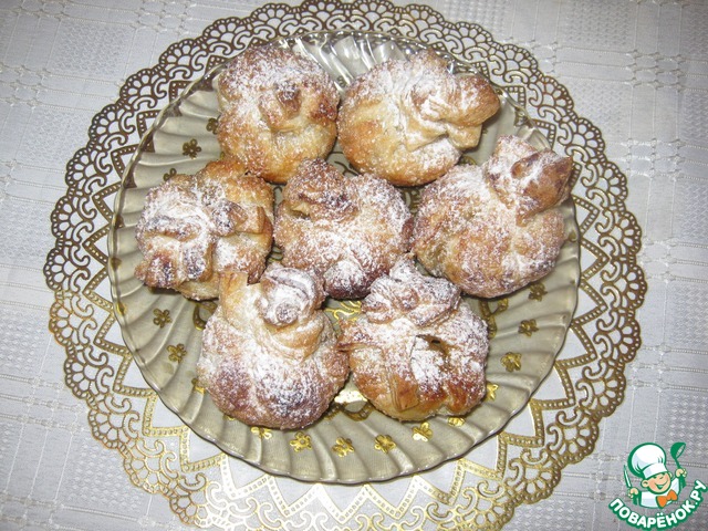 Puff pastry filled with Apple and raisins