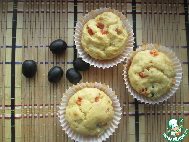 Muffins with olives and sweet peppers