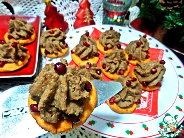 Pate of beans in tomato crackers