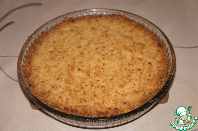 Raspberry pie with a crunchy topping