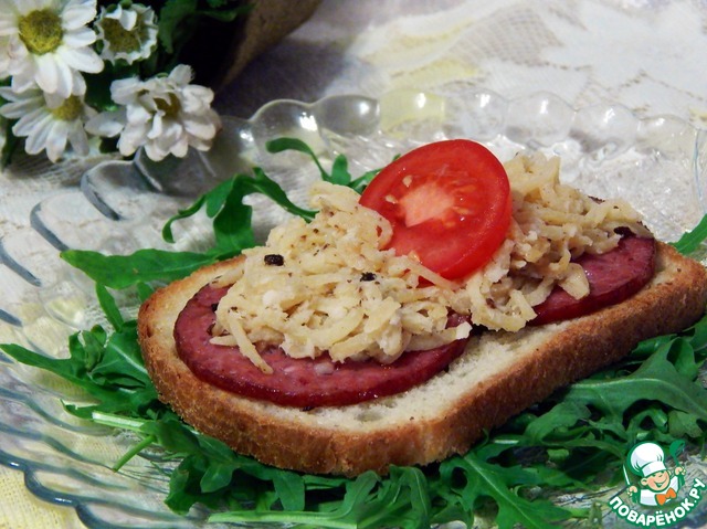 Бутерброд с яблоком и хреном