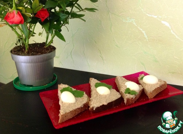 Кростини из черного хлеба 