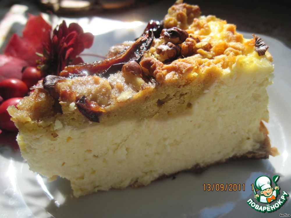 Cottage cheese casserole with strategem, nuts and plums