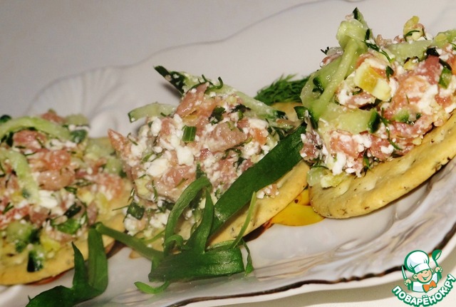 Топинг из семги с творогом и зеленью